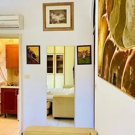 Cozy 3 Minute Walk To Sea And Center Apartment